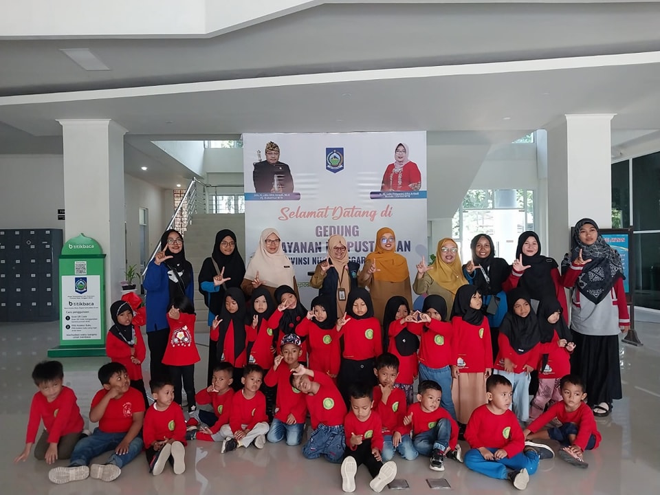 Kunjungan TK Sang Surya Muhammadiyah Boarding School sebagai penunjang dan stimulasi pengetahuan dan keterampilan dalam literasi.
